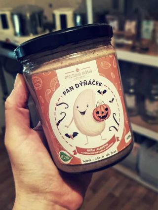 Milé veverky, dovolte mi představit nového oříškového panáčka - a to podzimní limitku 🍁🍂 Pana Dýňáčka 🎃 Nechejte se...